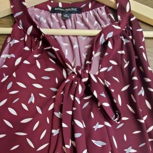 Banana Republic front tie, key hole blouse, size M, burgundy